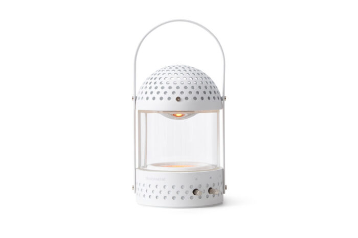 Garso kolonėlė Small Transparent Speaker – priekis – dizaino studija follow11.lt – Jovita Bingelytė