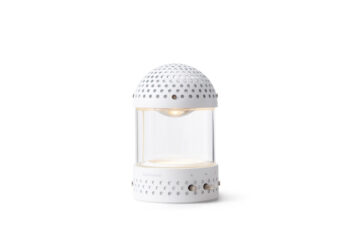 Garso kolonėlė Small Transparent Speaker – priekis – dizaino studija follow11.lt – Jovita Bingelytė