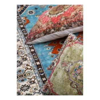 Kilimas PARISA – medvilninis kilimas su smėlio, mėlynos, margos ir raudonos spalvos raštais : dizaino studija follow11.lt – Jovita Bingelytė