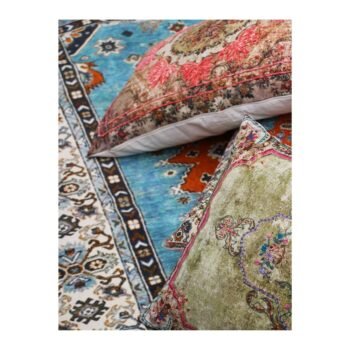 Kilimas VIENAÉ – medvilninis kilimas su mėlynos, margos ir raudonos spalvos raštais : dizaino studija follow11.lt – Jovita Bingelytė