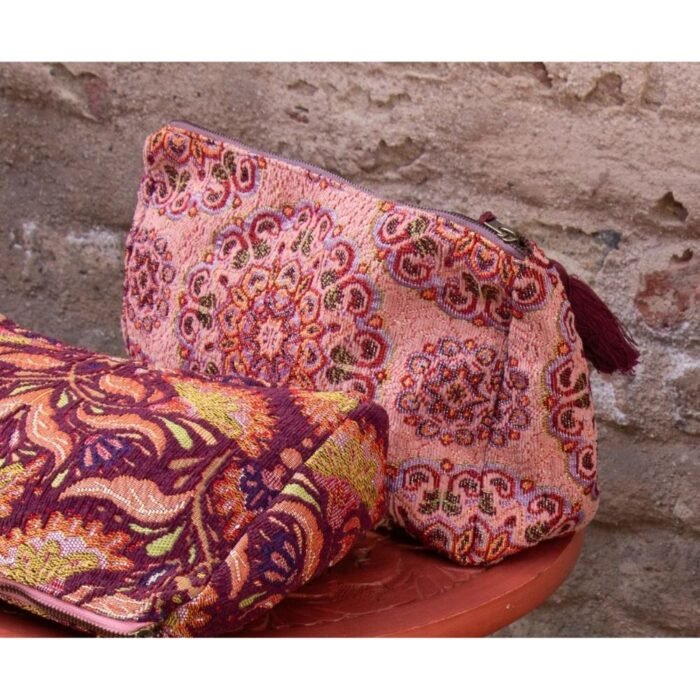 Kosmetinė ÉLANE – žakardinė moteriška kosmetinė su linksmu raštu : dizaino studija follow11.lt – Jovita Bingelytė