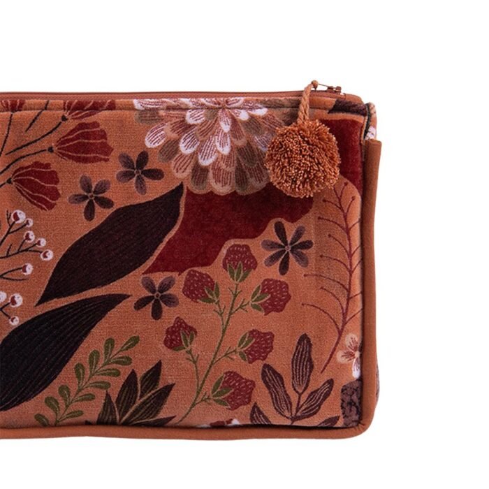 Kosmetinė LUMA Caramel – prabangi veliūrinė kosmetinė su žaismingu bumbulu : dizaino studija follow11.lt – Jovita Bingelytė