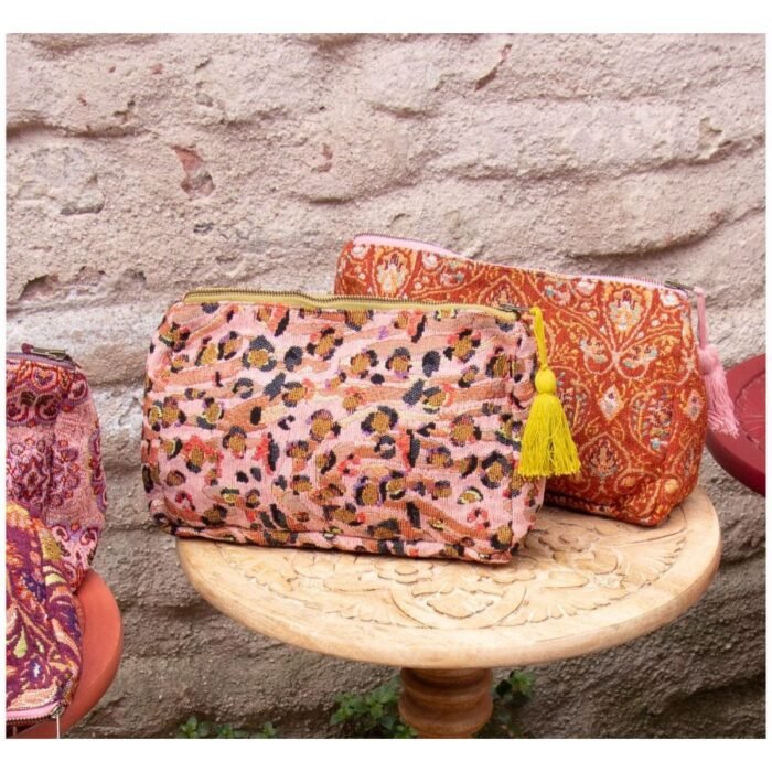 MAEVA kosmetinė – stilinga moteriška kosmetinė iš žakardinio audinio : dizaino studija follow11.lt – Jovita Bingelytė