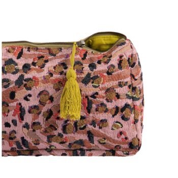 Kosmetinė MAEVA – rožinė žakardinė kosmetinė moterims su žaismingais raštais : dizaino studija follow11.lt – Jovita Bingelytė