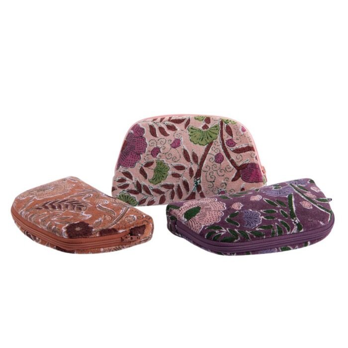 Kosmetinė NOREA PURPLE – marga, violetinė moteriška kosmetinė : dizaino studija follow11.lt – Jovita Bingelytė