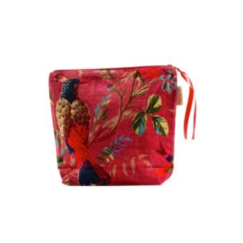 Kosmetinė SAVELLA – kompaktiška ir elegantiška veliūrinė kosmetinė : dizaino studija follow11.lt – Jovita Bingelytė