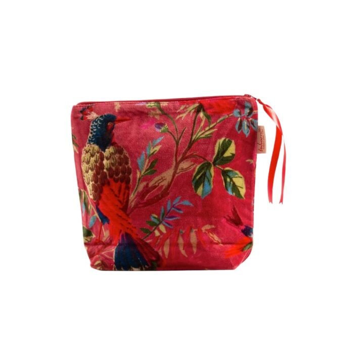 Kosmetinė SAVELLA – kompaktiška ir elegantiška veliūrinė kosmetinė : dizaino studija follow11.lt – Jovita Bingelytė