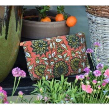 Veliūrinė kosmetinė SORAYA – praktiška ir stilinga kasdienai : dizaino studija follow11.lt – Jovita Bingelytė