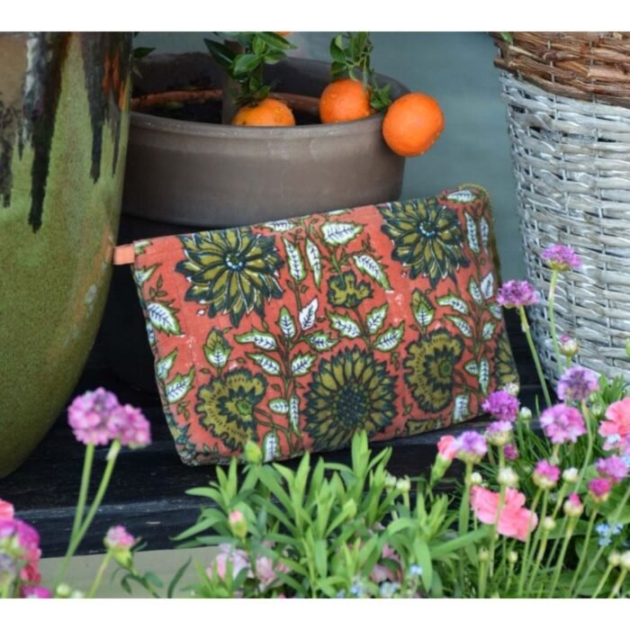 Veliūrinė kosmetinė SORAYA – praktiška ir stilinga kasdienai : dizaino studija follow11.lt – Jovita Bingelytė