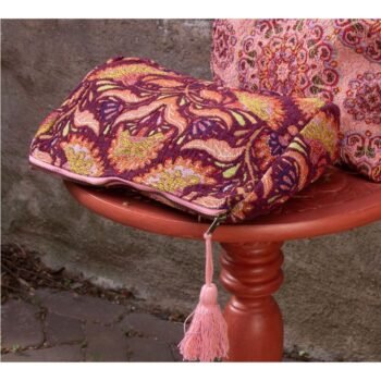 Kosmetinė VENYA – žakardinė moteriška kosmetinė su violetiniu raštu : dizaino studija follow11.lt – Jovita Bingelytė