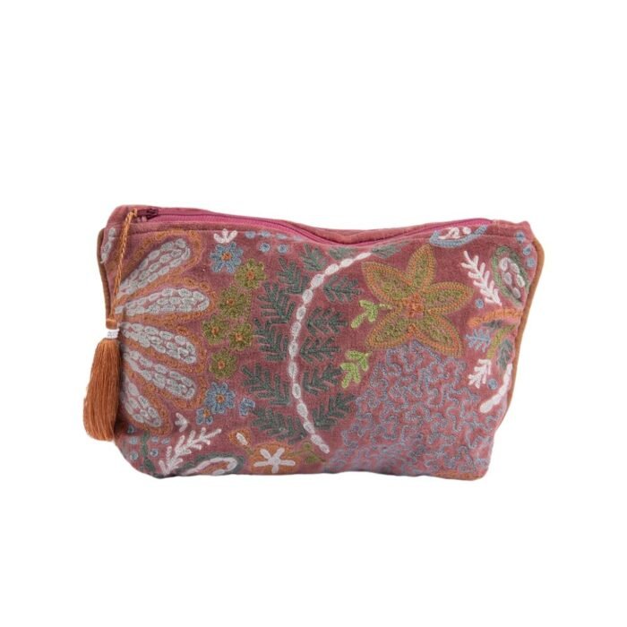 VIOLETTA – praktiška ir stilinga kosmetinė moterims : dizaino studija follow11.lt – Jovita Bingelytė