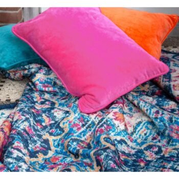 Lauko kilimas AVRIA – mėlynas, margas, rožinis kilimas iš perdirbto PET : dizaino studija follow11.lt – Jovita Bingelytė