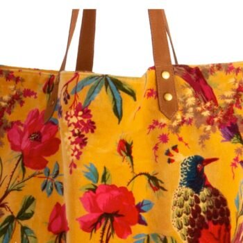 Pirkinių krepšys moterims – ARYA YELLOW, veliūrinis, talpus, kelioninis : dizaino studija follow11.lt – Jovita Bingelytė