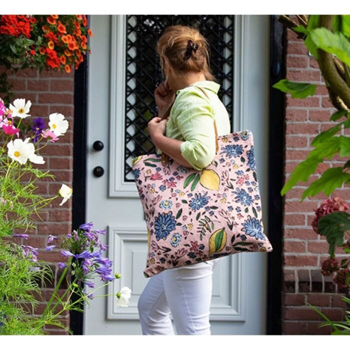 Pirkinių krepšys LIMONA – pirkinių krepšys moterims, talpus, violetinė su gėlių raštu : dizaino studija follow11.lt – Jovita Bingelytė