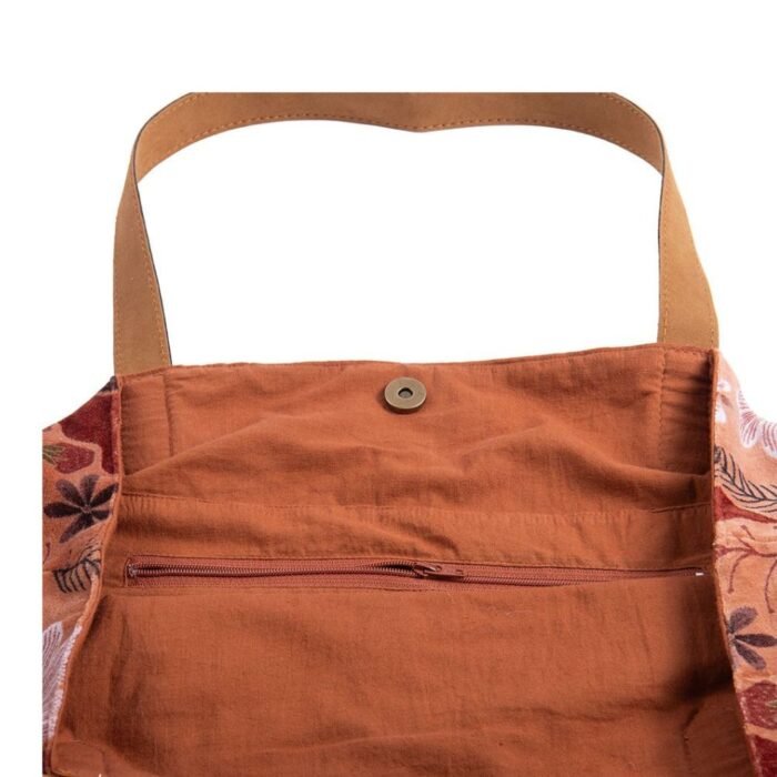 Pirkinių krepšys moterims LUMA CARAMEL – talpus, su vidine kišene, veliūrinis : dizaino studija follow11.lt – Jovita Bingelytė