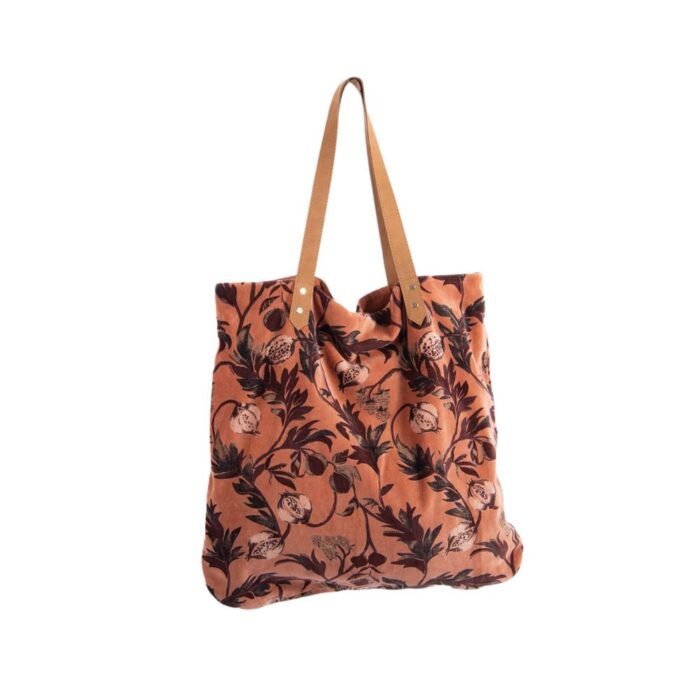 NOA CARAMEL – stilingas pirkinių krepšys moterims, veliūrinis, patogus : dizaino studija follow11.lt – Jovita Bingelytė