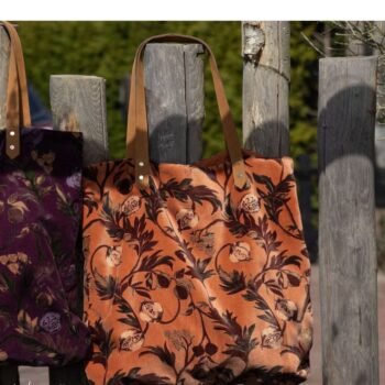 Pirkinių krepšys NOA CARAMEL – pirkinių krepšys moterims, veliūrinis, talpus, ruda spalva : dizaino studija follow11.lt – Jovita Bingelytė