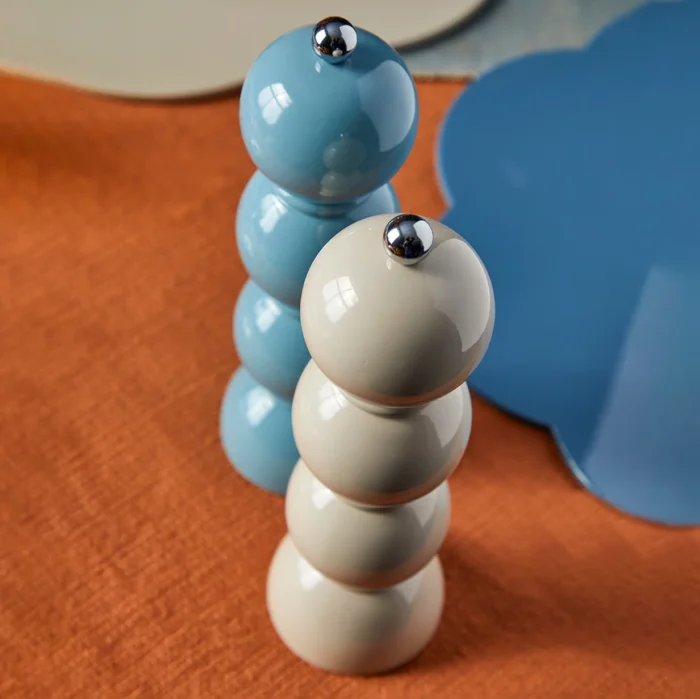 Prieskonių malūnėlis Teal Bobbin Lacquer iš tvarios kaučiukmedžio medienos su keraminiu mechanizmu – dizaino studija follow11.lt – Jovita Bingelytė