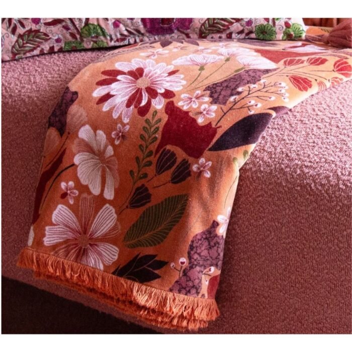 Veliūrinis pledas LUMA CARAMEL – marga, ruda spalvų derinio interjero akcentas : dizaino studija follow11.lt – Jovita Bingelytė