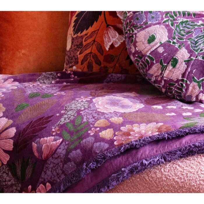 Veliūrinis pledas LUMA PURPLE – marga, violetinė spalvų derinio interjero akcentas : dizaino studija follow11.lt – Jovita Bingelytė