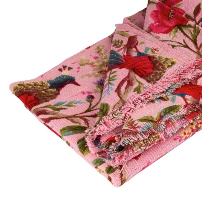 Vilnos pledas ARYA BLUSH – didelis, puikiai tinkantis ant sofos ar lovos : dizaino studija follow11.lt – Jovita Bingelytė