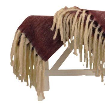 Vilnos pledas MARINAÉ – minkštas ir malonus liesti, puikiai tinkantis sofai ar lovai : dizaino studija follow11.lt – Jovita Bingelytė