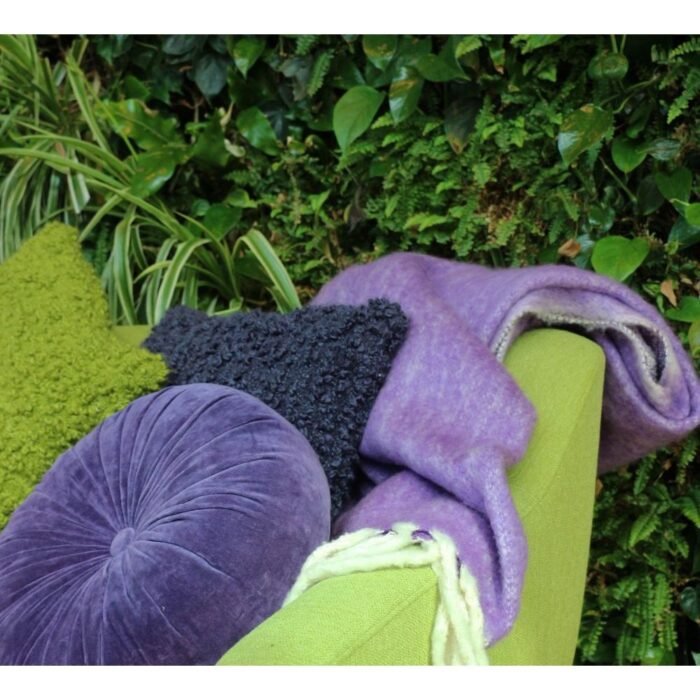 Vilnos pledas MARINAÉ VIOLET – su gražiu spalvų perėjimu ir kutais : dizaino studija follow11.lt – Jovita Bingelytė