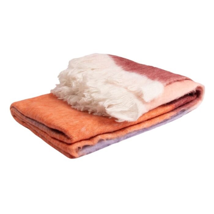 Vilnos pledas MIREA LINES – marga, rožinė spalva, šiltas ir jaukus : dizaino studija follow11.lt – Jovita Bingelytė