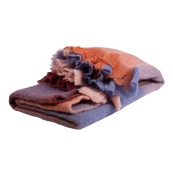 Vilnos pledas MIREA TILES – minkštas ir patogus, puikiai tinka sofai ar lovai : dizaino studija follow11.lt – Jovita Bingelytė