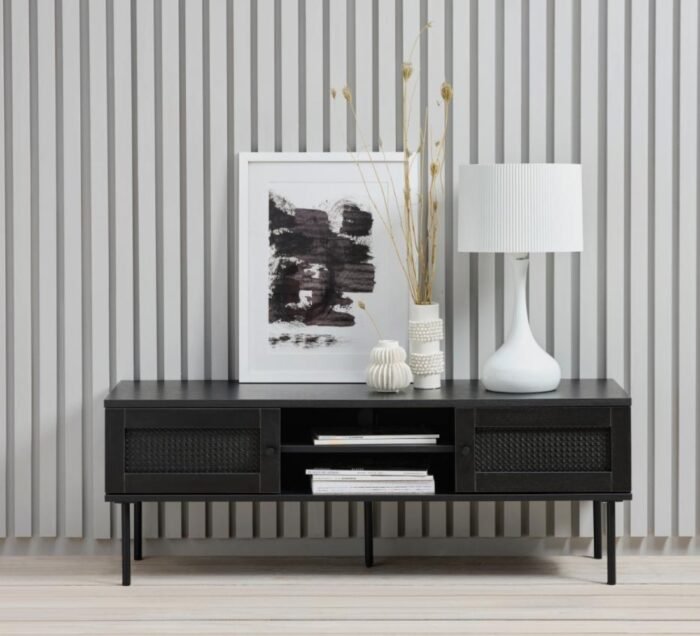 Tv_staliukas_REIGAR_dizaino_studija_follow11.lt-Jovita Bingelytė