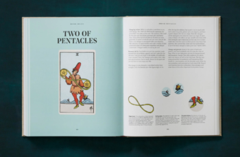 Knyga_THE-TAROT-OF-A.-E.-WAITE-AND-P.-COLMAN-SMITH_dizaino_studija_follow11.lt-Jovita Bingelytė
