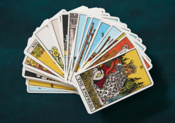 Knyga_THE-TAROT-OF-A.-E.-WAITE-AND-P.-COLMAN-SMITH_dizaino_studija_follow11.lt-Jovita Bingelytė