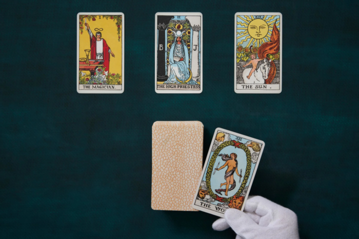 Knyga_THE-TAROT-OF-A.-E.-WAITE-AND-P.-COLMAN-SMITH_dizaino_studija_follow11.lt-Jovita Bingelytė