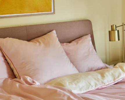 Satino patalynės komplektas LIGHT PINK AND CREAM su oranžiniu apvadu | dizaino studija follow11.lt - Jovita Bingelytė