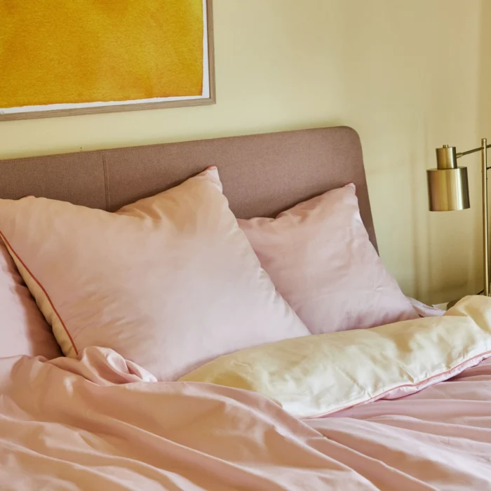 Satino patalynės komplektas LIGHT PINK AND CREAM su oranžiniu apvadu | dizaino studija follow11.lt - Jovita Bingelytė