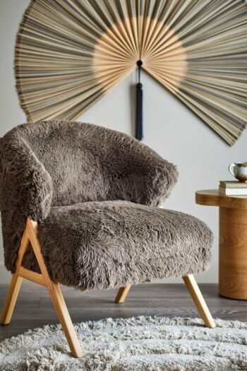 Dizainiška fotelis CAMINO – stilingas ir funkcionalus svetainės baldas | dizaino studija follow11.lt - Jovita Bingelytė