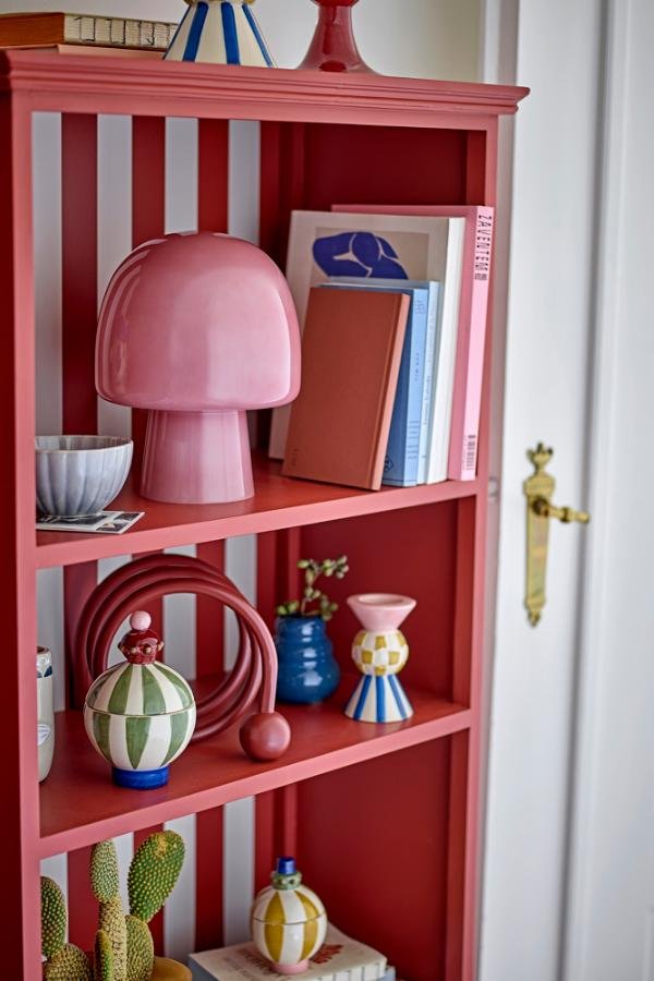 Stilinga knygų lentyna SASHA, pasižyminti banguotais kraštais ir apvaliomis kojelėmis | dizaino studija follow11.lt - Jovita Bingelytė