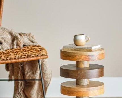 Šoninis staliukas FRANKA – elegantiškas mango medienos baldas minimalistiniam interjerui | dizaino studija follow11.lt - Jovita Bingelytė