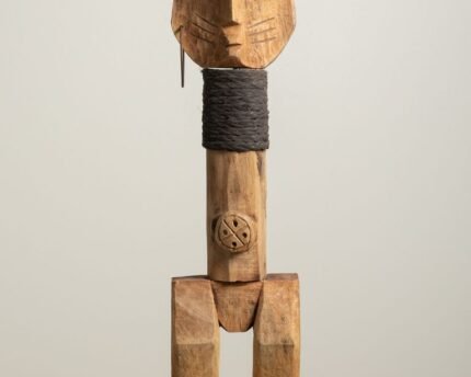 Medinė figūrėlė su žiedu, 62 cm