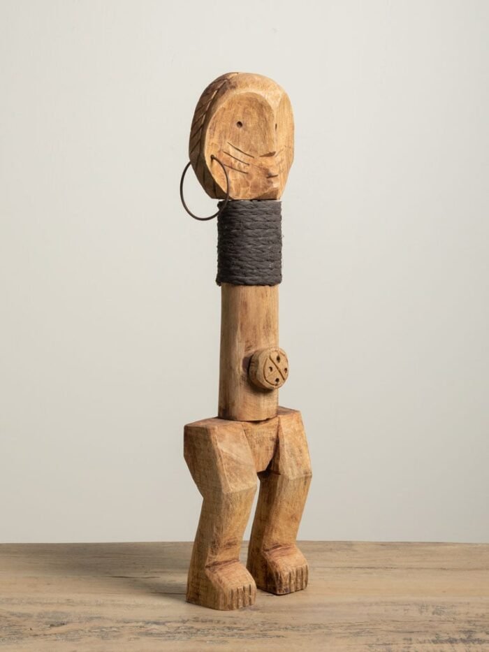 Medinė figūrėlė su žiedu, 62 cm