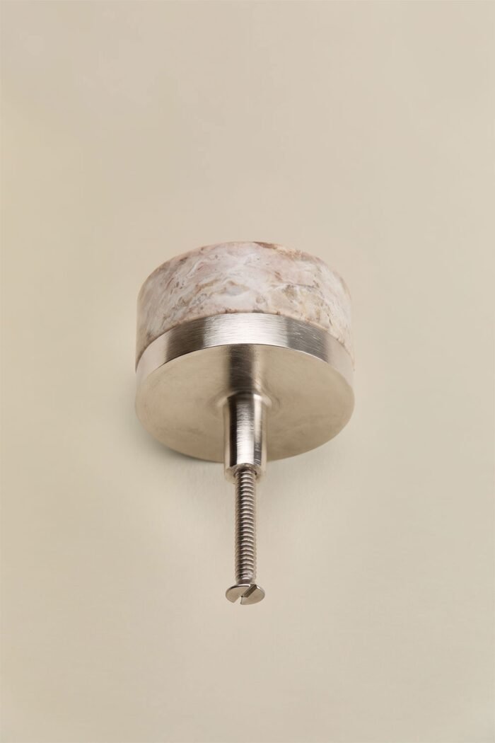 Akmeninės rankenėlės-buželiai NORELA, smėlinis Panther marmuras, šlifuoto plieno pagrindas