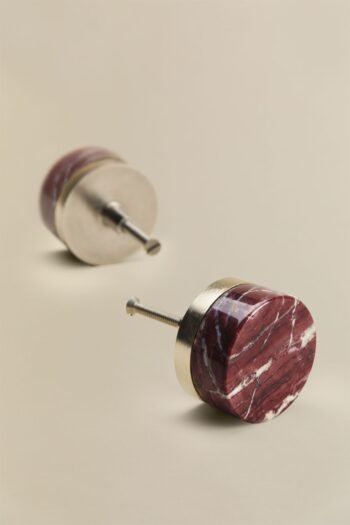 Akmeninės rankenėlės-buželiai NORELA, raudonas Cherry Gold marmuras, šlifuoto plieno pagrindas