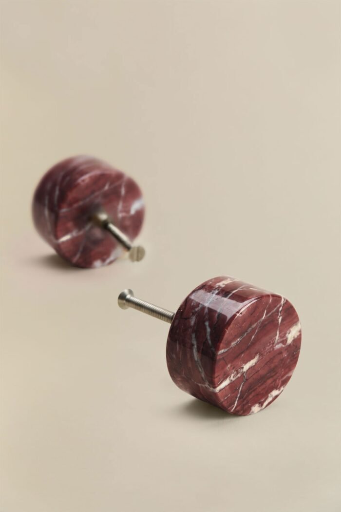 Akmeninės rankenėlės-buželiai ODRA, raudonas Cherry Gold marmuras