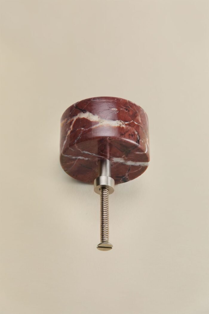 Akmeninės rankenėlės-buželiai ODRA, raudonas Cherry Gold marmuras