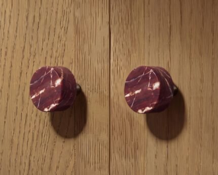 Akmeninės rankenėlės-buželiai ODRA, raudonas Cherry Gold marmuras